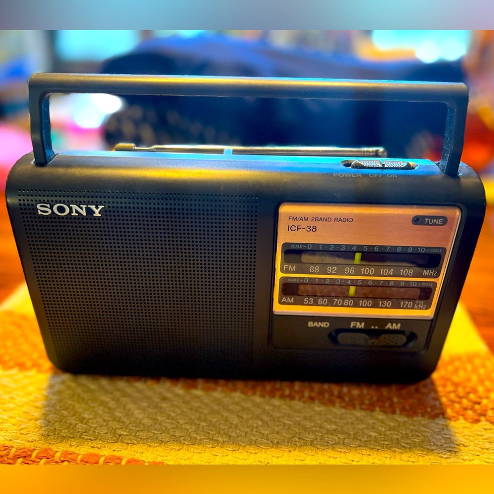 Sony FM/AM 2Band Radio ICF-38 -